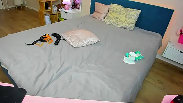 BritneyLix élő XXX-chatje