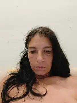 Sposini69 Adlı Modelin Canlı XXX Sohbeti
