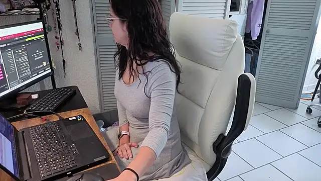 AlexTeasse 现场XXX聊天