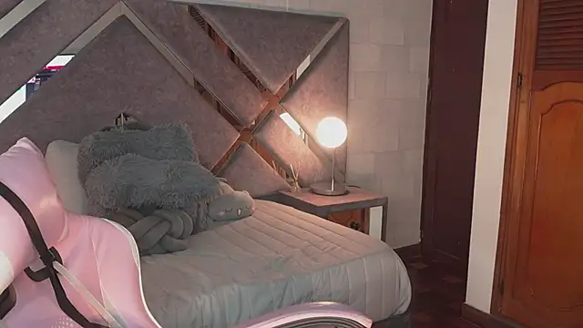 Czat XXX na żywo – Naomi-Gray