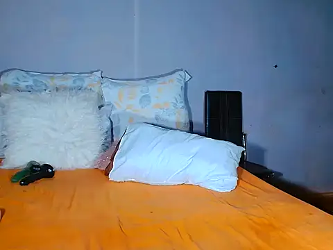 KINKYBOOTI22's Live XXX Chat