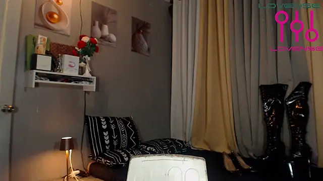 XXX chat uživo modela Lexi_ThunderFuck