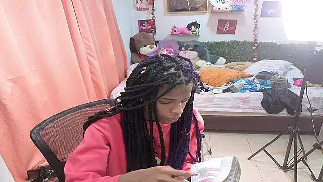 thianahorny live XXX chat