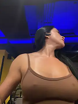 RoseOnYou live XXX chat