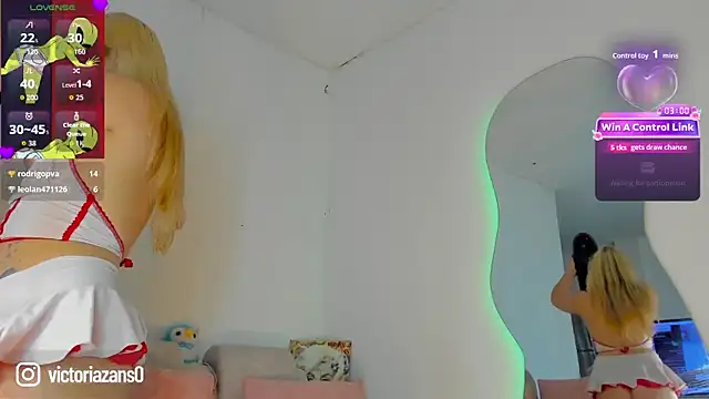 XXX chat uživo modela Vickyallien
