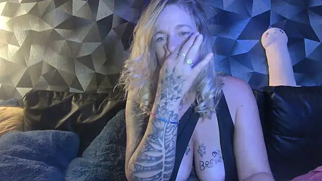 Chat +18 de Delichieuse5 ao vivo