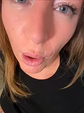 ChristinaSiemone's Live XXX Chat