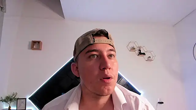 Онлайн чат XXX Lucian_Cross