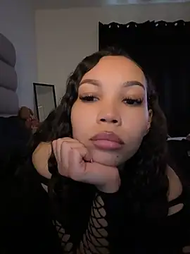 nikkiloveee XXX чат на живо