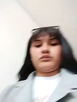 Emily-7 Chat XXX live