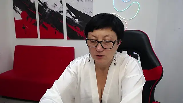 EmilyL0ve: онлайн-секс-чат