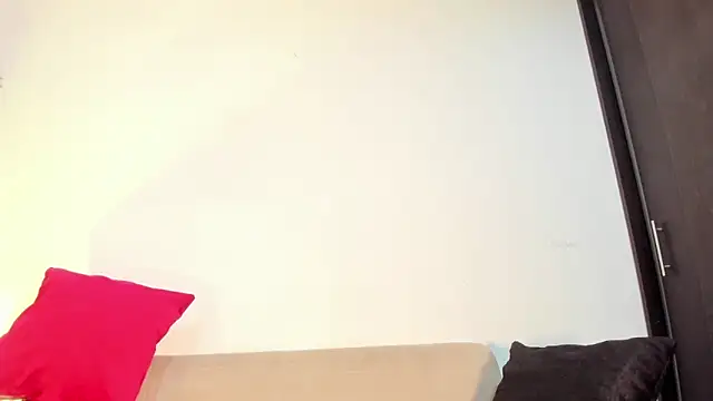 LucianaM_13 Adlı Modelin Canlı XXX Sohbeti