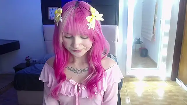 _Charlotte_Collins_'s Live XXX Chat