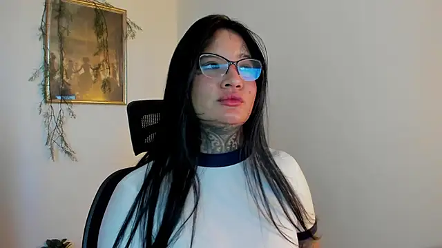 Unatatuada Adlı Modelin Canlı XXX Sohbeti