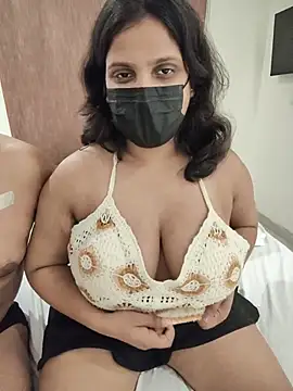 Tokencraze_couple Show in webcam