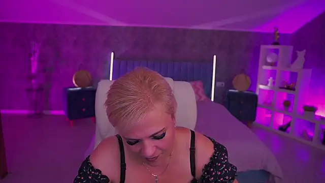 دردشة CrystalVibe الجنسية المباشرة