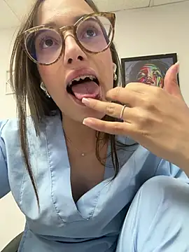 צ'אט XXX בשידור חי של Sweet_Milaa1