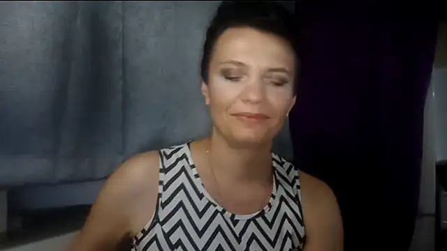 Chat +18 de HotMamaQueen234 ao vivo