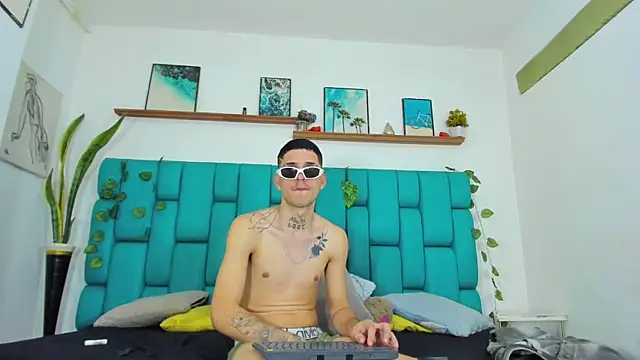 BoyMaxLatin: απευθείας συνομιλία ΧΧΧ