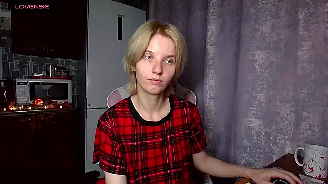 Madelaineses live XXX chat