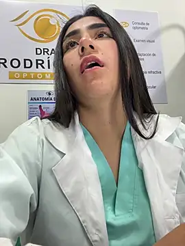 Chat +18 de CAROLINE__07 ao vivo