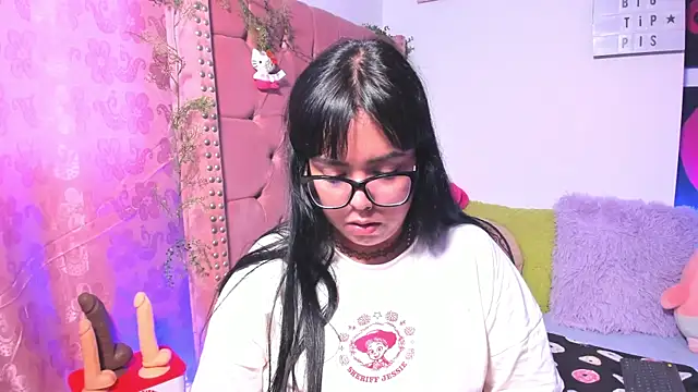 צ'אט XXX בשידור חי של LillyCandy