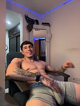 strongboy_ Adlı Modelin Canlı XXX Sohbeti