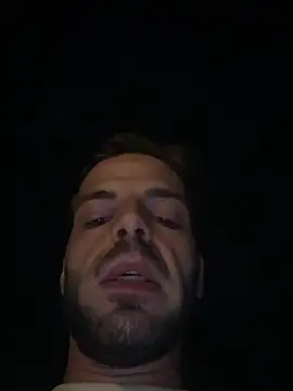 Roberto081www 网络视讯表演