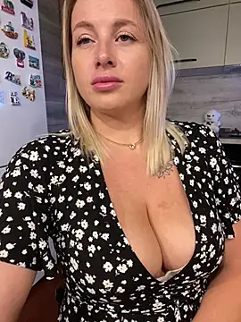 Hot_Sexy_Angel Adlı Modelin Canlı XXX Sohbeti