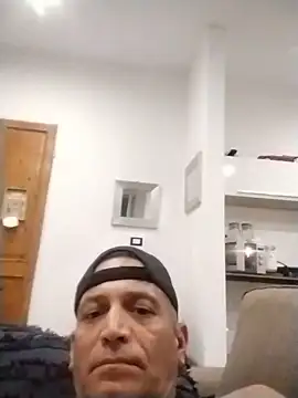 Chat +18 de ilmisteroneragazzato ao vivo