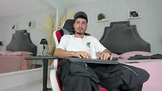 MatthewRobertsn Live XXX chat