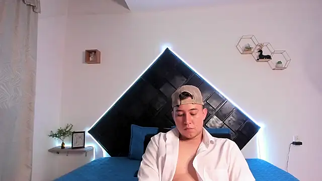 Lucian_Cross Adlı Modelin Canlı XXX Sohbeti
