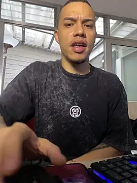AlphaMasterXxx's Live XXX Chat