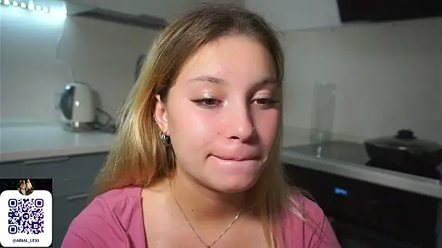 Sairallyn's Live XXX Chat