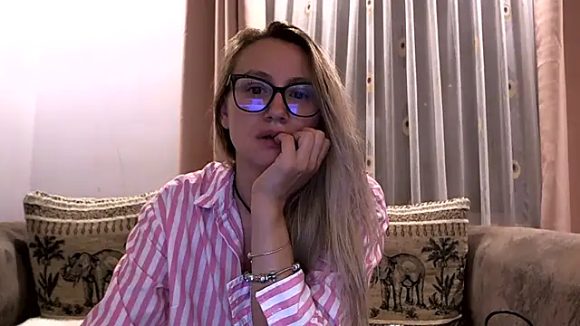 Chat +18 de Nataly_Rosy ao vivo