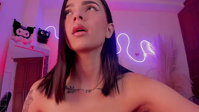 CarolineEvanss_11's Webcam Show