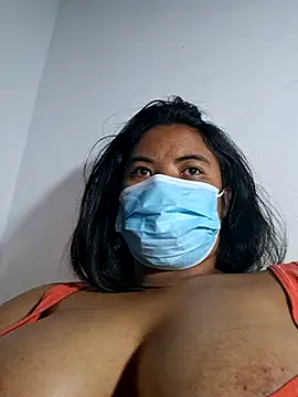 Artinah22's Live XXX Chat