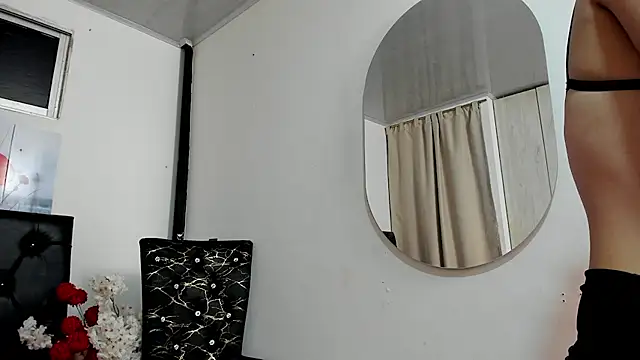 pinky_f00x's Live XXX Chat