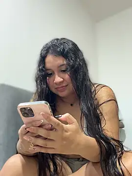 Pretty_Isadora Adlı Modelin Canlı XXX Sohbeti