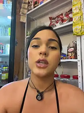 XXX chat uživo modela Bella-Ferrer