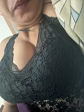Loviiien Live XXX chat