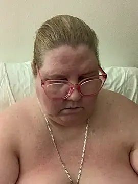 TheMotherPearl's Live XXX Chat