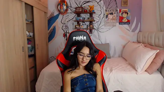 LinzyBaner's Live XXX Chat