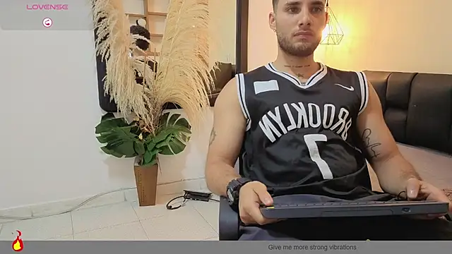 Kiing_001 Chat XXX in diretta