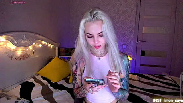 LillyMoure_ Adlı Modelin Canlı XXX Sohbeti