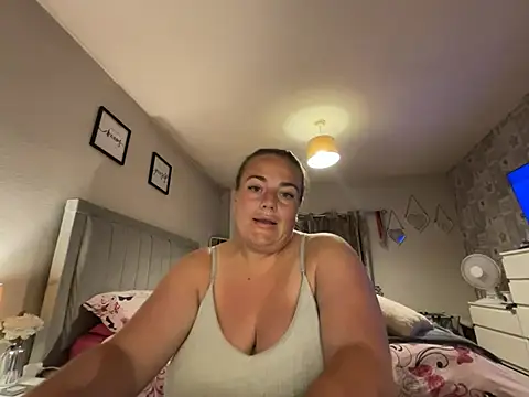 Czat XXX na żywo – Bustygem_