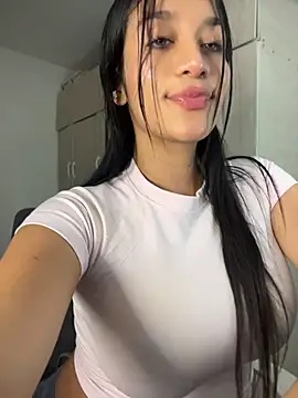 Chat XXX en directo de Emmily_19