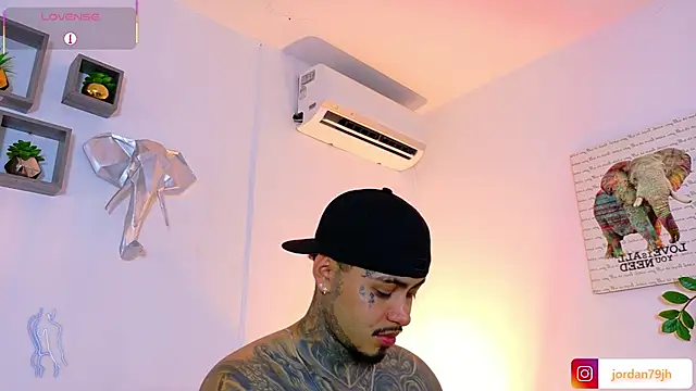 Chatroom XXX en direct de JordanSmiith_