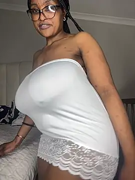 Bustygoddess32's Live XXX Chat
