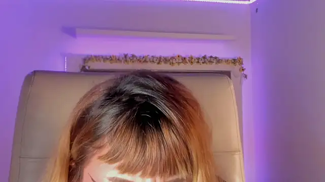 XXX chat uživo modela adhalee_js